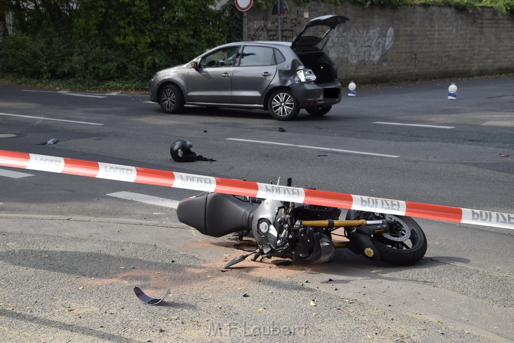 Schwerer Krad PKW Unfall Koeln Muelheim Am Springborn Cottbuserstr P023.JPG - Miklos Laubert